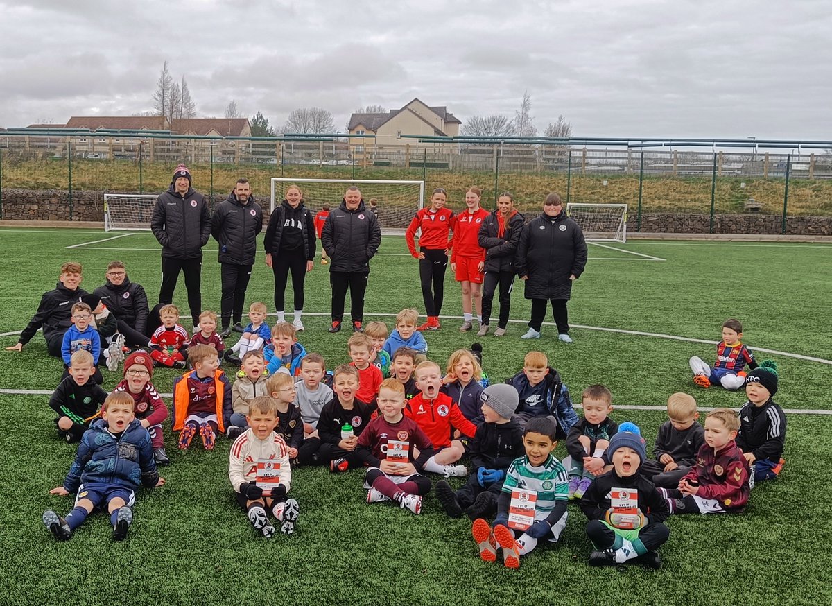 BonnyriggCFC's tweet photo. 2021 BOYS START WITH THE WEE ROSEY POSEY 🌹 

Today we welcomed our 2021 boys for their first session 

A big welcome to all of our new players and families joining Bonnyrigg Rose🌹⚽️

A big thank you to our playmakers from our coach mentoring programme supporting the group🌹 https://t.co/NEHHszHOZh