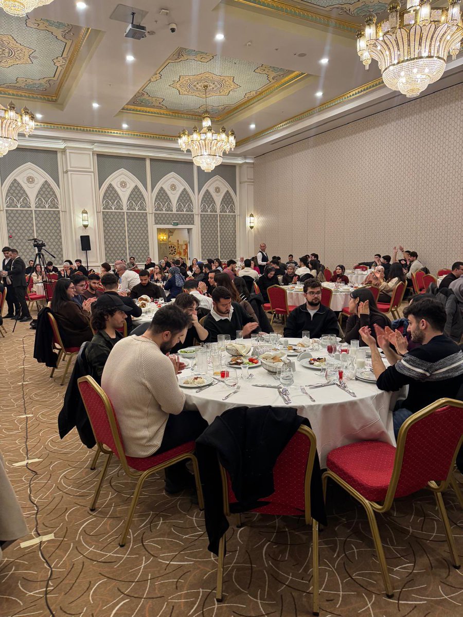 Elazığ Kültür ve Tanıtma Vakfı’nın düzenlediği iftar programında, Vakıftan burs alan gençlerimiz ile birlikteydik. Gençlerimizle “insan sermayemiz” ve değerlerimizin aktarımı’na ilişkin paylaşımlarımızı yaptık. Milli ve değerleri güçlü kardeşlerimiz ile umutlarımızı artırdık…