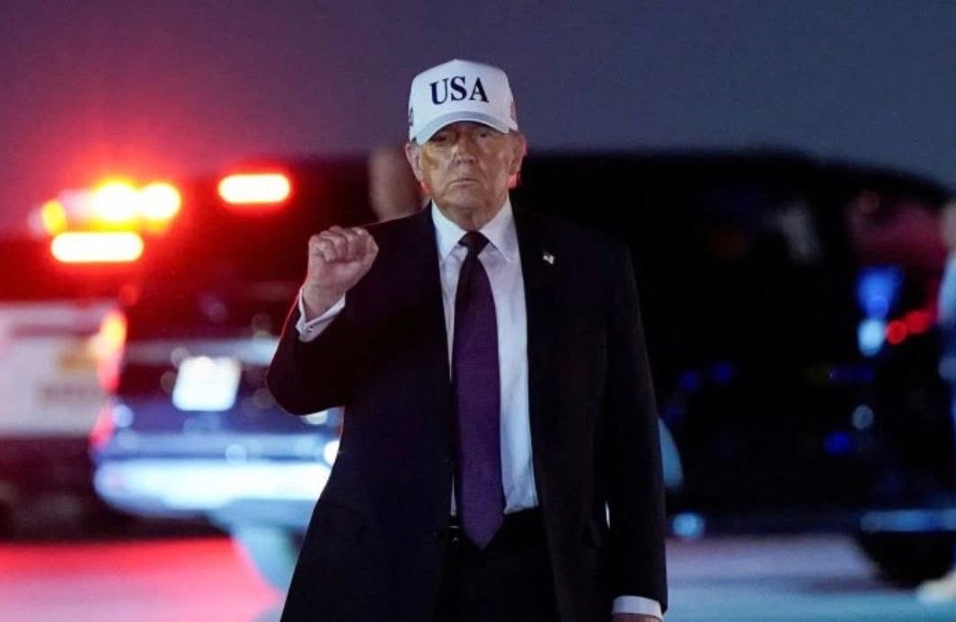 blue_eyes_0928's tweet image. This man doesn’t work for the government. No. Not at all. 

President Donald J. Trump is for the world, not just America. He wants peace. 

2/28/26 will never be forgotten. Nothing can stop this man when he’s on a mission to help citizens. Trump showed the world that today as