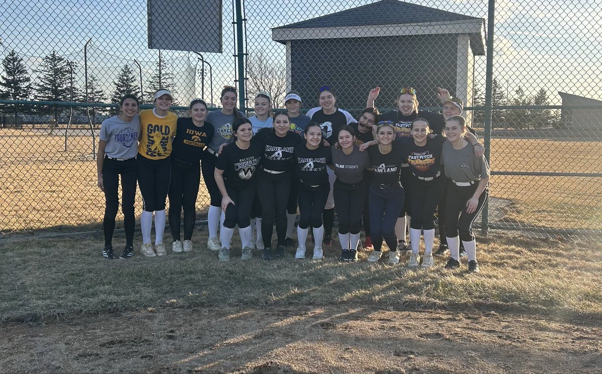 KanelandKnightsGirlsSB tweet media