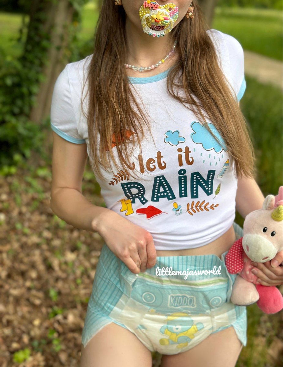 littlemajaswrld's tweet photo. It’s finally spring timeee 🌸✨
The sun is shining all bright and happy and the little birdies are singing tweet-tweet 🐣💕
#abdl #abdlgirl #abdlgirls #abdlbabygirl #abdldiapergirl #abdlprincess #diaperedgirl #diapered247 https://t.co/4Z79x91Q4s