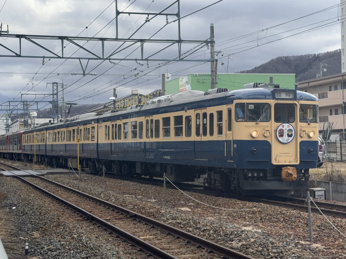 satoshiabe0714's tweet photo. 昨日はしなの鉄道のイベントへ行ってきました！イベント列車の1本前は、新長野色でした。 https://t.co/DfFQCJkZcI