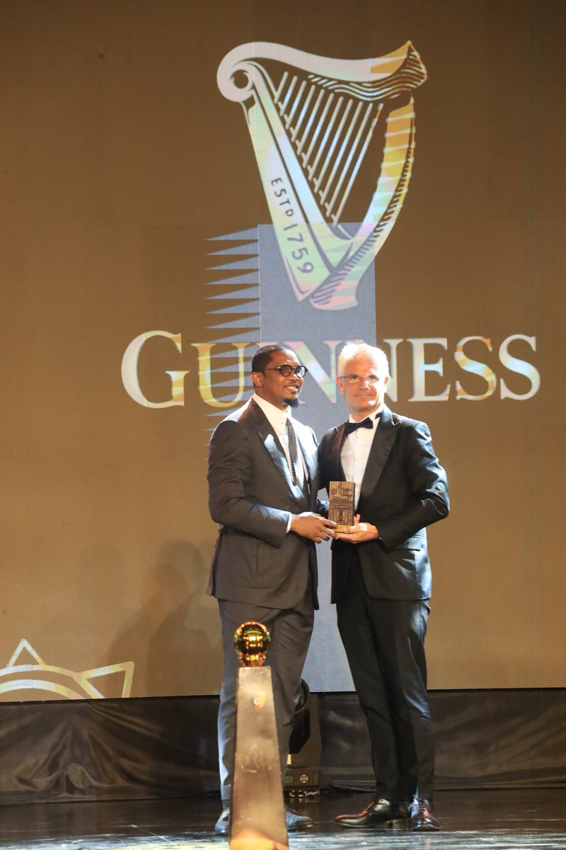 ballondor237's tweet image. MTN CAMEROUN &amp;amp; GUINNESS CAMEROUN ont reçu des mains du Président de la #FECAFOOT des prix spéciaux pour leur contribution au développement du football au Cameroun. 

#MTNELITEFOOTBALL
#GUINNESSSUPERLEAGUE
#BOC2025
#Ballondorcamerounais