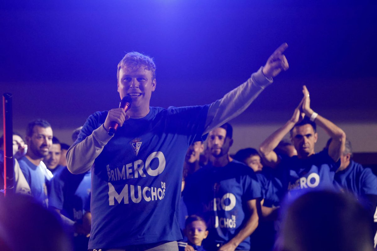 _CDSanFernando's tweet photo. 💙 Permitidme estar en una nube esta noche. 

🥹 El primero de muchos ya está aquí. 

#CDSanFernando1940 https://t.co/nqjKQHEJv3