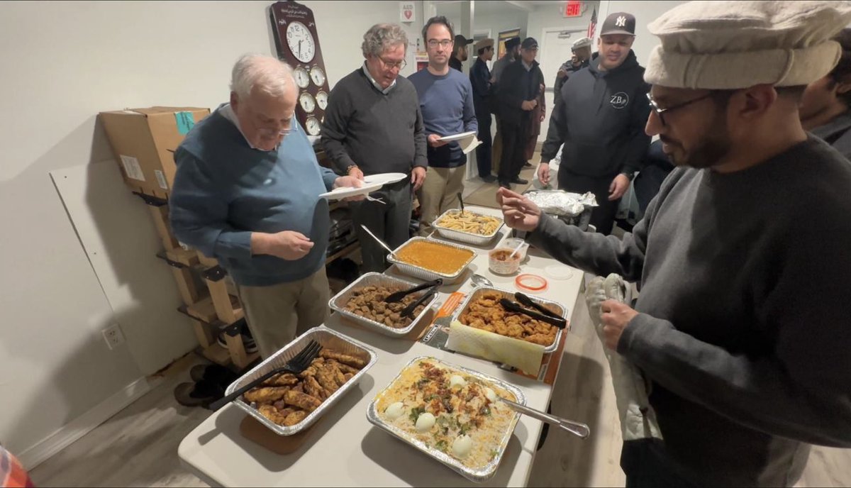 AmcLehighvalley's tweet photo. We held an Interfaith Iftar on Saturday at our mosque in Allentown.  Delighted to have members of the community, especially leaders of the S.T.A.R - Serving to Aid and Restore organization attend.  We are partnering with them to help those in need by supplying clothes, shoes and household goods.  @alislam @Ahmadiyya