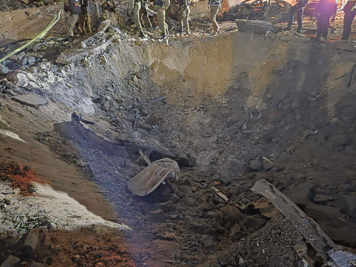 Arya Yadeghaar tweet media