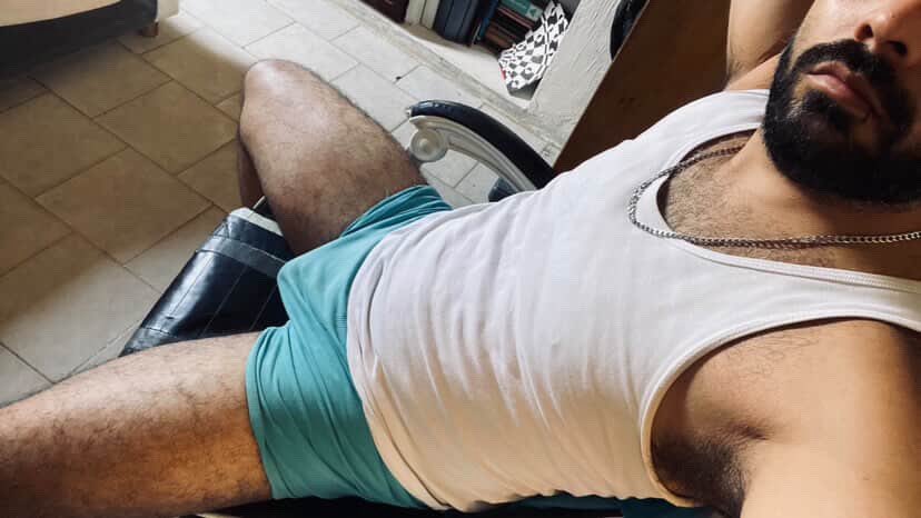 flirtyboyk's tweet photo. Alguien me recomienda alguna serie interesante !?? https://t.co/ofG1qngD65