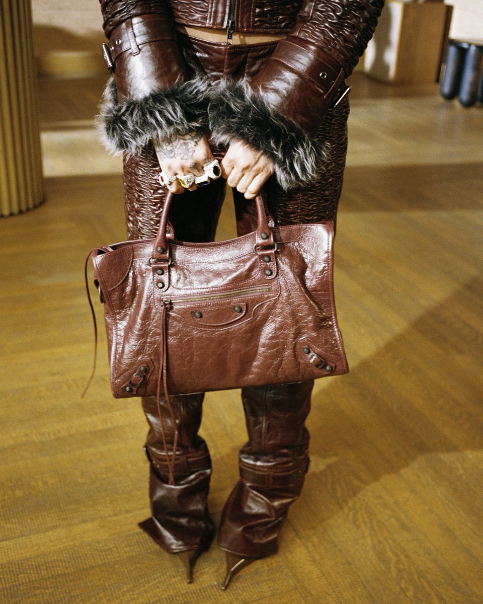 sierrarenaa's tweet photo. all leather > https://t.co/7eAj0iAK8B