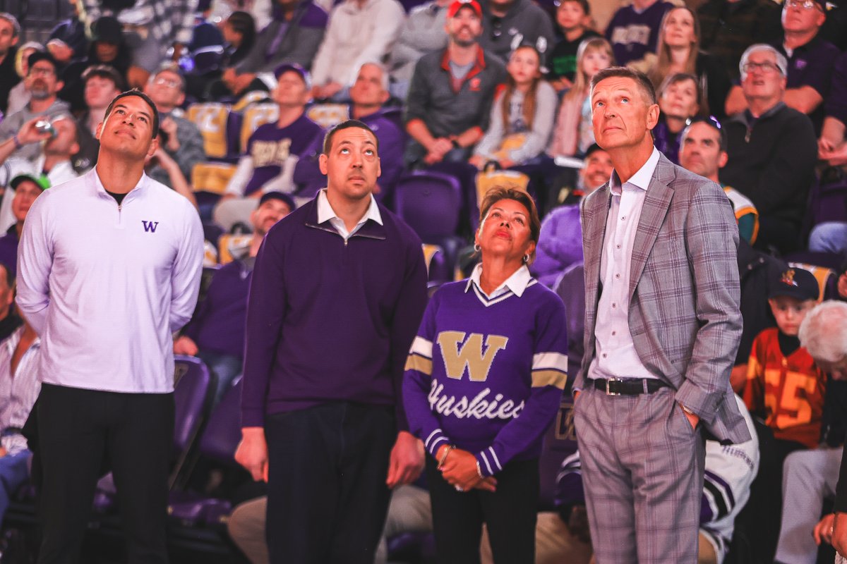 Washington Men's Basketball tweet media