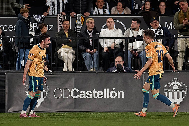 🇬🇪👑 Giorgi Guliashvili vs CD Castellón:

- 2 goles
- 1 asistencia
- 4/4 tiros a puerta
- 1 centro 
- 15 toques
- 34,8 m recorridos con balón 
- 1 pase clave
- 2 faltas 

ALL-AROUNDER 🔋

#LaLigaHypermotion
#CastellonRacing