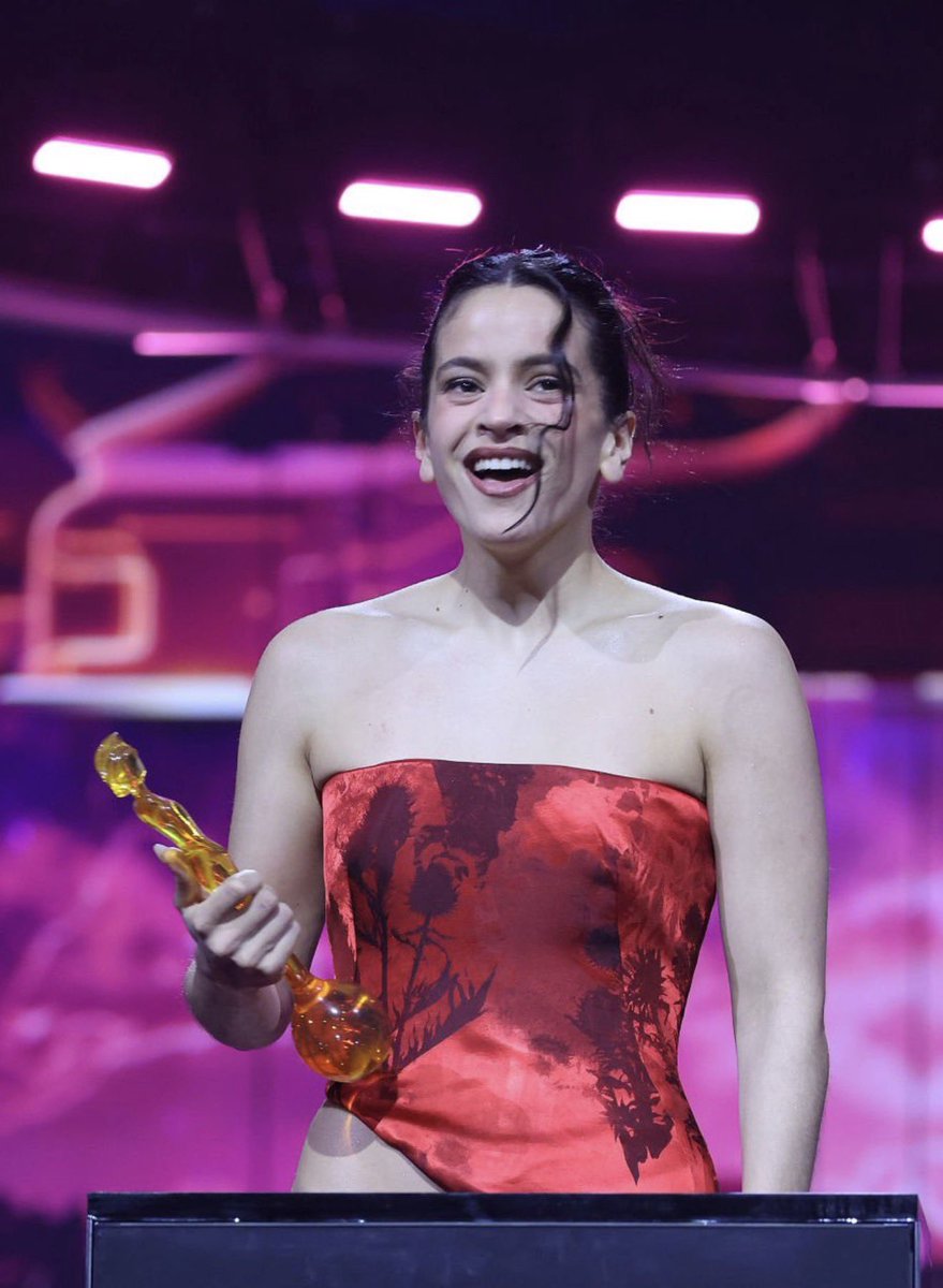 🚨Rosalía consigue un hito histórico al ser la primera y única artista de habla hispana en obtener un #BRIT award