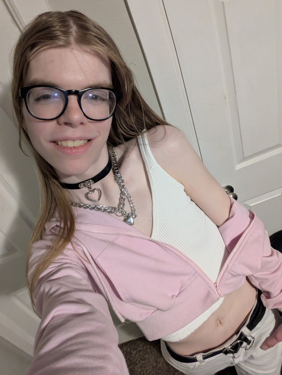 Happy Saturday 😁 Who wants to party with a horny trans girl? 😜