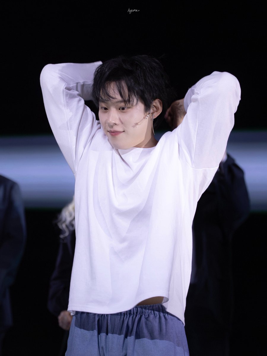 hyema_pic's tweet photo. 26.02.21 데스노트 커튼콜데이

L 役 김성철

#김성철 https://t.co/PDqxfyEcZe