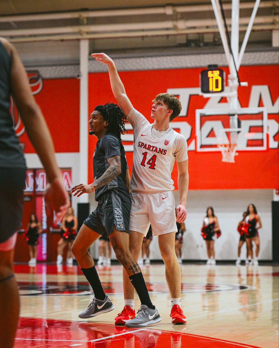 UTampaMBB's tweet photo. Views from the half 👀

Tampa 41 - 50 Palm Beach Atlantic 

#TampaMBB🏀 #StandAsOne🛡️ https://t.co/Yq4t4vwJ5L