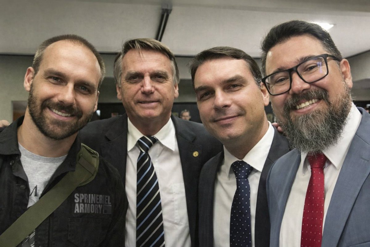 Jair Messias Bolsonaro confirma Pollon como pré-candidato ao Senado por Mato Grosso do Sul.
Vai ter, sim, senador bolsonarista representando o Mato Grosso do Sul! 🙌🇧🇷