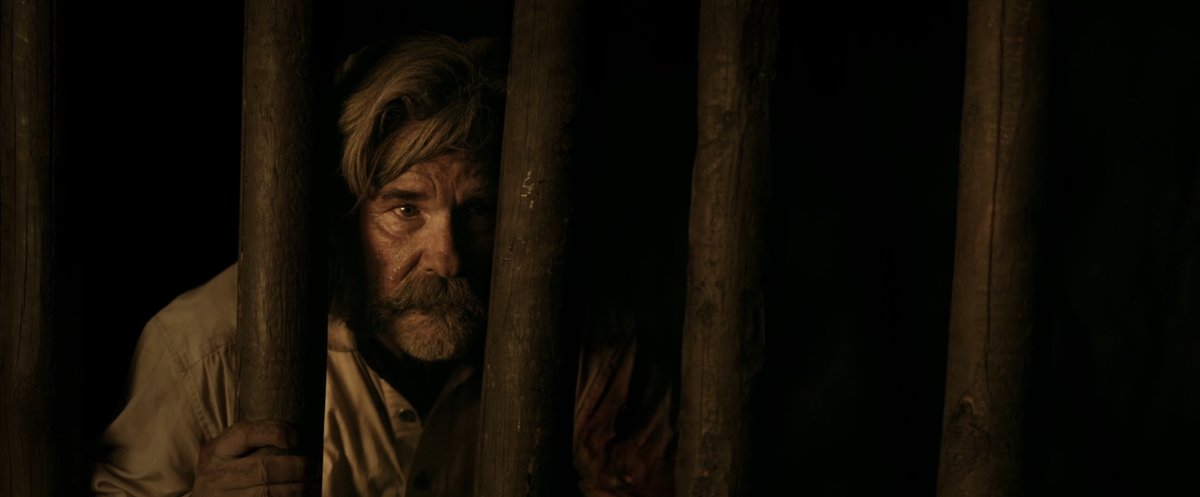 JackOCine's tweet photo. S. Craig Zahler n'a pas froid aux yeux : pour #BoneTomahawk, son premier long-métrage, il ambitionne une collision audacieuse entre western contemplatif et film de cannibales. Il engage par là un spectacle sidérant qui convertit le folklore habituel en pur cauchemar. https://t.co/XZZFmpC24Z