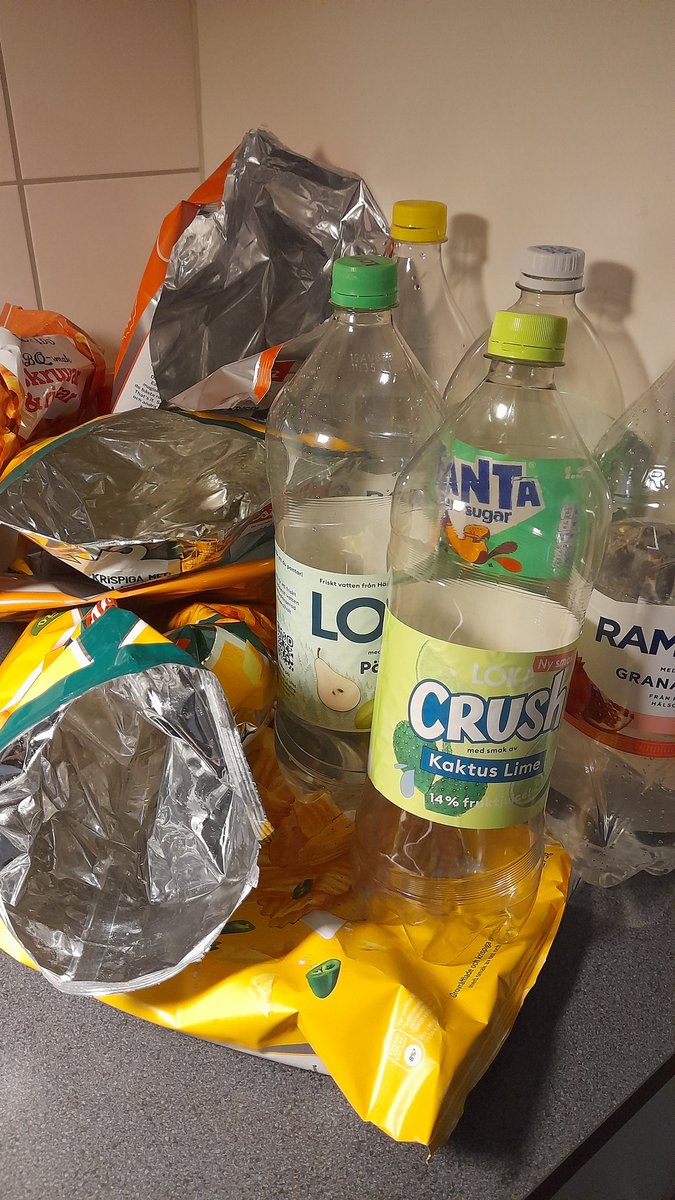 SwedishGamester's tweet photo. β
οΈ #RolledDice
β
οΈ #FollowedRules
β
οΈ #DevouredSnacks
β
οΈ #ConsumedDrinks
And most of all;
β
οΈ #FunWithFriends
The guys in my #GameGroup just left but I'm already longing for the #NextTime we get together and play #DrakarOchDemoner! π https://t.co/DKQ0SpMNWB