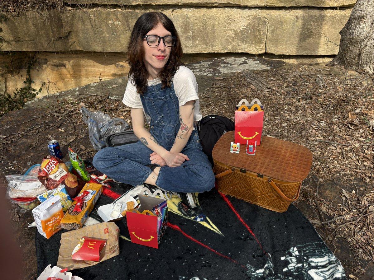 margot :3 tweet media