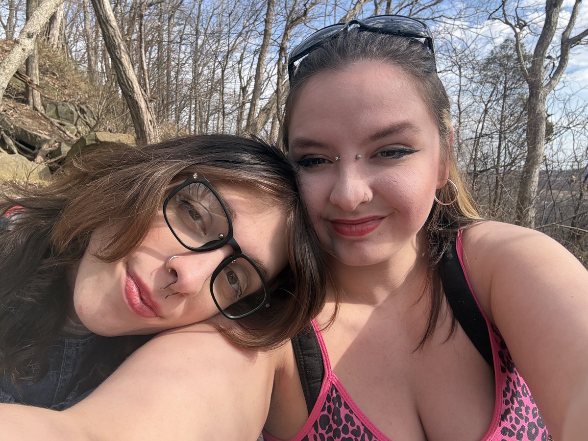 margot :3 tweet media