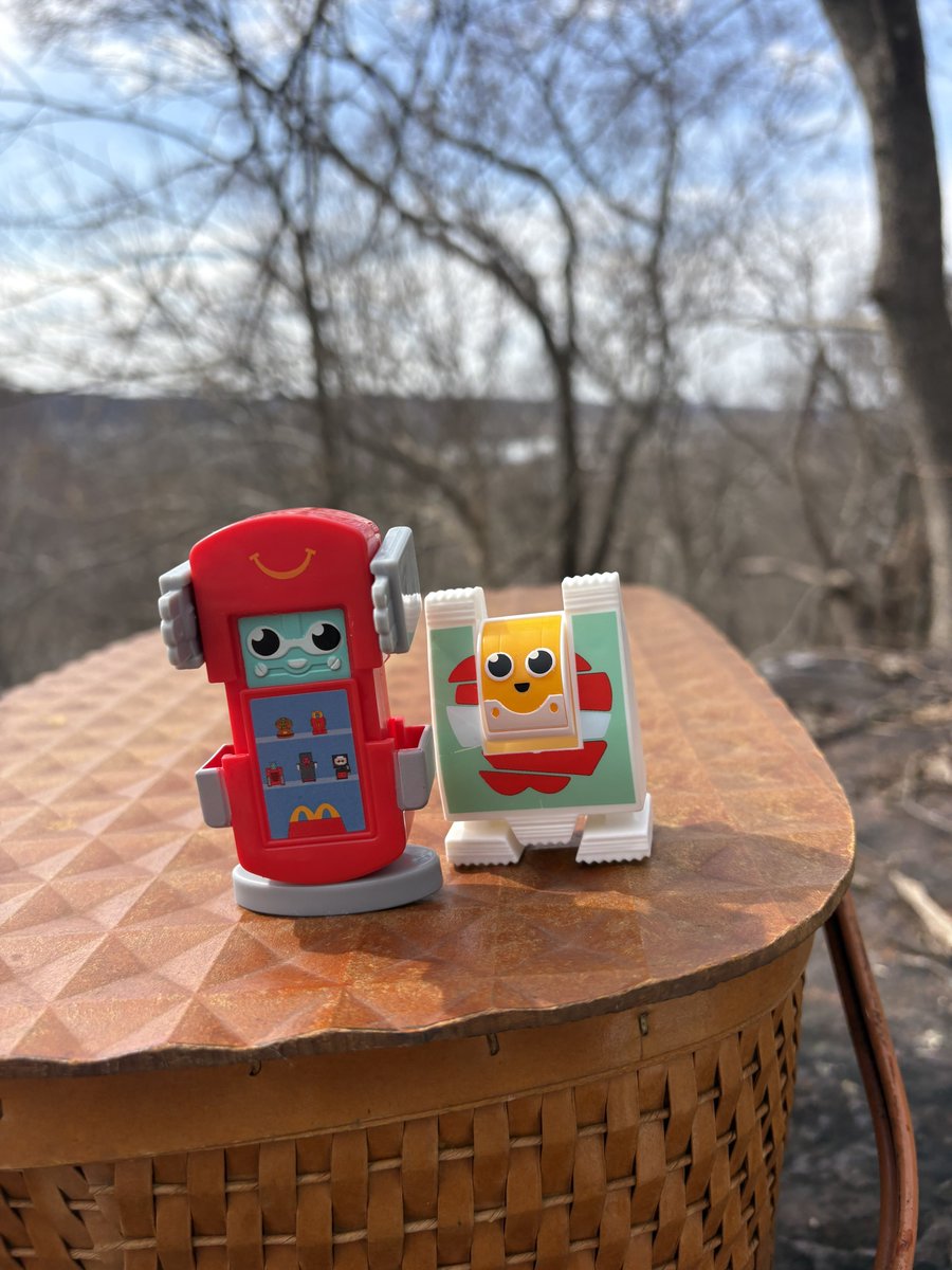 margot :3 tweet media