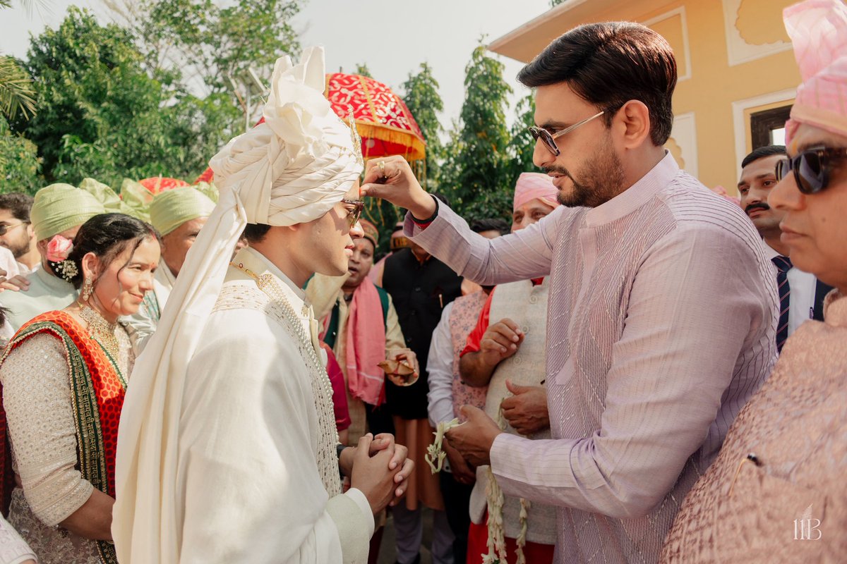 YogeshAttray's tweet photo. मेरी स���पुत्री सौभाग्यवती मेघा आत्रेय चिरंजीवी दीपक नेगी जी के शुभ विवाह में आशीर्वाद देने के लिए देश के यशस्वी रक्षामंत्री पिता तुल्य माननीय @rajnathsingh जी भाजपा राष्ट्रीय महामंत्री एवं सांसद आदरणीय @ArunSinghbjp जी प्रिय भाई आदरणीय @NeerajSinghSays जी भाजपा राष्ट्रीय प्रवक्ता एवं सांसद आदरणीय बड़े भाई @SudhanshuTrived  जी भाजपा दिल्ली प्रदेश के अध्यक्ष आदरणीय बडे भाई @Virend_Sachdeva जी राजस्थान सरकार के मंत्री आदरणीय बड़े भाई @madandilawar जी भाजपा दिल्ली प्रदेश की महामंत्री एवं सांसद श्रीमती @kjsehrawat जी भाजपा उत्तर पश्चिम जिला अध्यक्ष श्री @vinodsehrawat01 जी भाजपा बाहरी दिल्ली जिला अध्यक्ष @Ramchanderchaw4 जी सहित अन्य सभी सम्मानित अतिथियों का हार्दिक से आभार 🙏