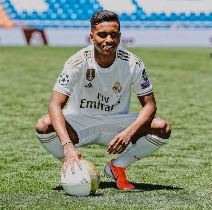 madrid_total2's tweet photo. Endrick acaba de hacer hat trick con 19 años hace 1 mes.

Rodrygo Goes hizo hat trick con 18 años en su DEBUT de Champions League.

CASI INÉDITO LO DE LAMINE YAMAL. 💀
El Marketing… https://t.co/i0Wo0z4rqO