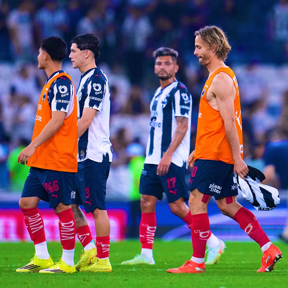RadarRayadoOF's tweet photo. ¿Vamos a esperar a que nos eliminen de la Concacaf? 
¿Vamos a esperar a que nos ganen el Clásico? 

Tomen decisiones YA si quieren salvar este barco. https://t.co/RGgMNGu2ew