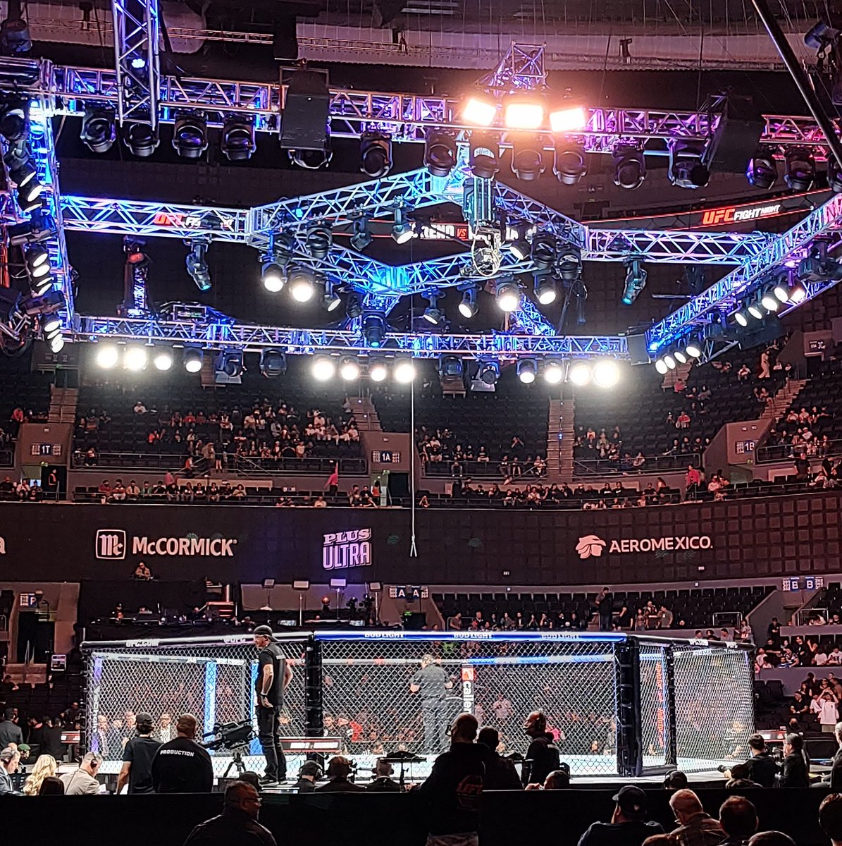 It's time! #UFCMexico 🤩 <a href="/UFCEspanol/">UFC Español</a> <a href="/ufc/">UFC</a>