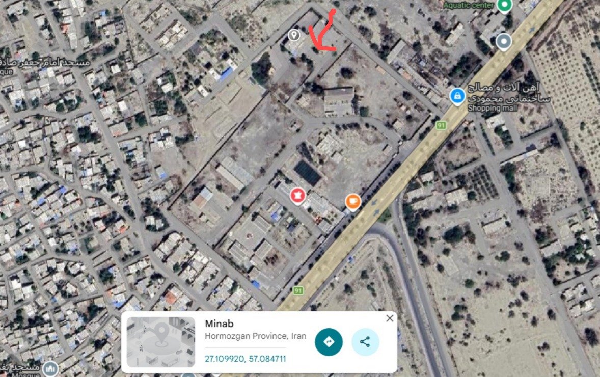 CaniGarat's tweet photo. @TuiteroMartin @federicoalves Lo he comprobado y parece q desgraciadamente sí pasó y q el video no es d Afganistán, es de Irán. El colegio estaba en una base. Y la planta de la zona del colegio coincide con el video. Y con la foto de un lateral. Y las grúas son en las q cuelgan a la gente, Hydro Atlas https://t.co/mmdVEfofVD