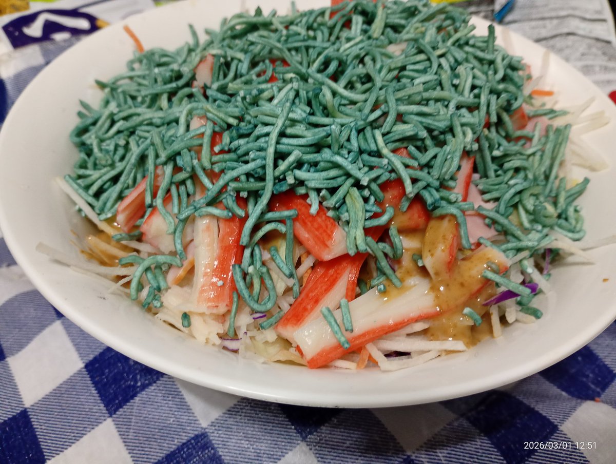 おいしそうなラーメンサラダに手心を加えた