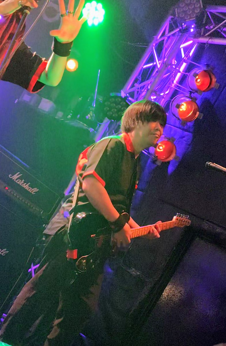 tae8740's tweet photo. 2026/2/28(土)　LIVElaboYOYOGI

BAD FLOWER presents
響花酔月～第11奏～
《IDIOT Of The Highest Order》

BAD FLOWER

始まる前からフロアに愛が溢れてて
Live中はステージからロックな愛が注がれる
幸せしか残らないステージでした！
ミドルテンポの曲も素敵でした…✨ https://t.co/1sXB9OHGx0