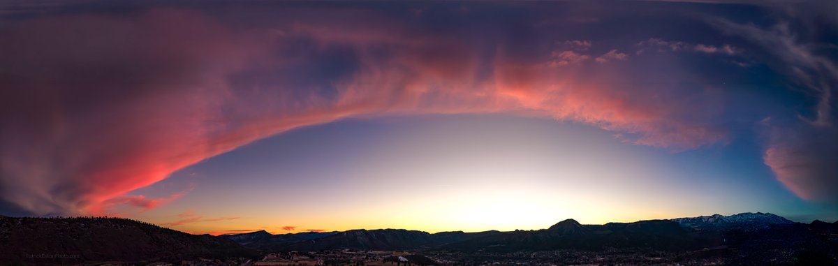 PatrickDillons's tweet photo. Red Dome over Durango, CO tonight... 
It started off golden lighting up the whole town with a golden glow.. Very unusual.. Never seen anything like it... 
#Sanjuanmountains #coloradolive #cowx #swco #Colorado #Winter #peak #flood  #9news #mountains #FoxNews #durangoherald https://t.co/v7C794E9Hf