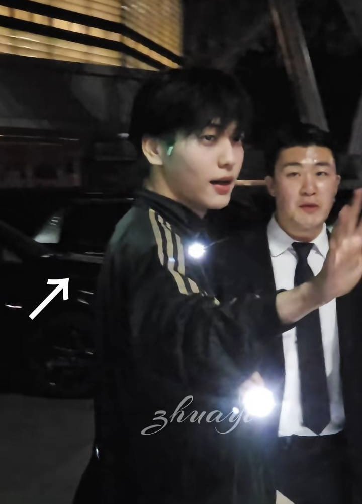 SOOBINbar1205's tweet photo. After MOA CON, from Soobin exiting the venue until boarding, he was continuously targeted with laser beams. 

This malicious offline act seriously threatens artist safety. @TXT_bighit Please take immediate action. https://t.co/GY9vUaWmsL