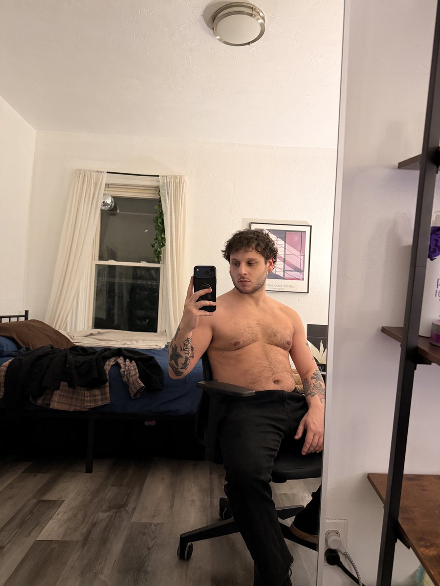 hotguyalex tweet media