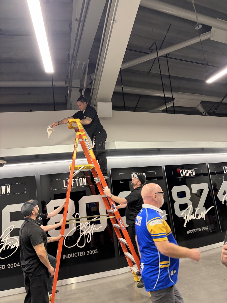 Silly bollocks <a href="/D_L1997/">DL</a> throws my hat on roof so vegas finest is on the job