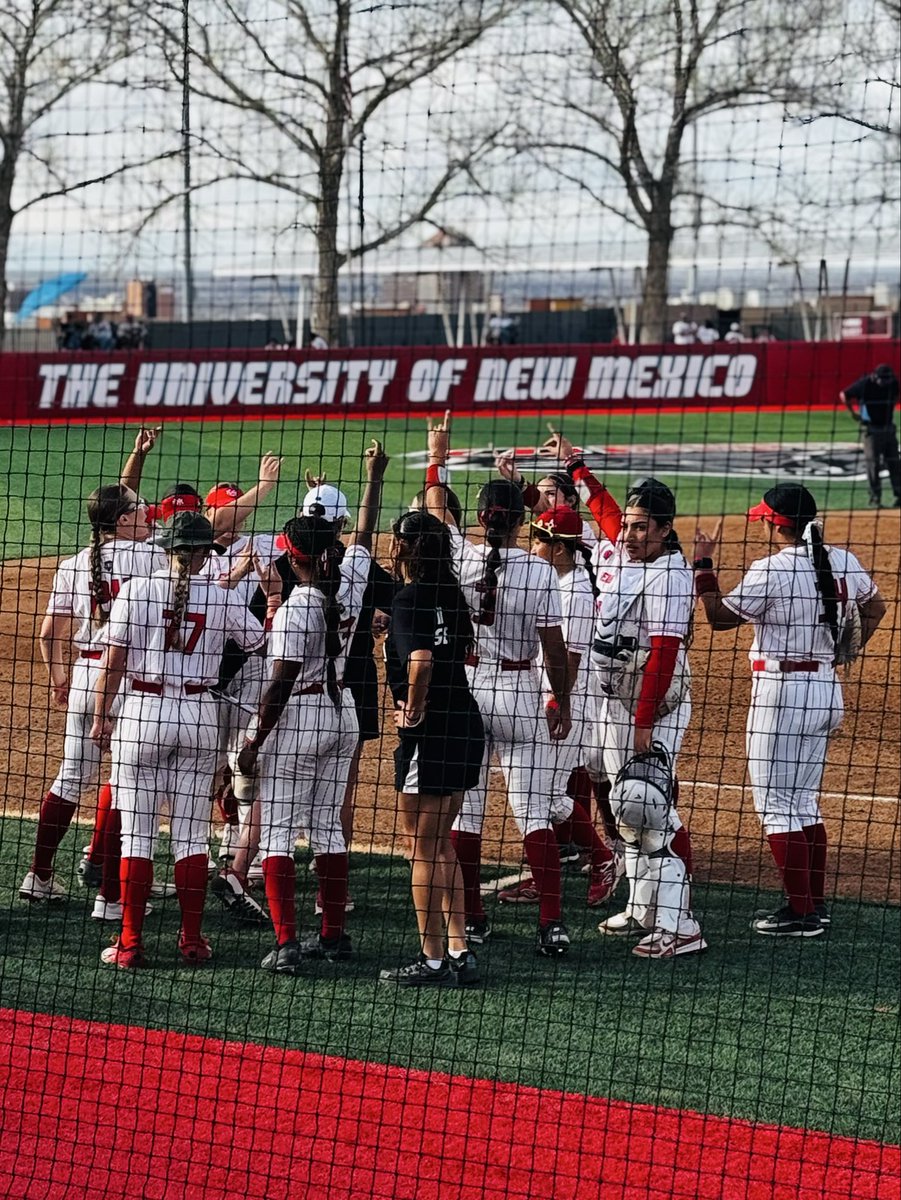 AMGarcia2032's tweet photo. We are beyond grateful to the @UNMLoboSB for giving our girls the incredible opportunity to attend the UNM softball game and meet the players.
Moments like these inspire our athletes to dream big, work hard, and support one another on &amp; off the field. ❤️🐺🥎 https://t.co/d0aUR8hHry