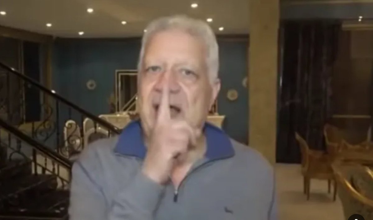 إذا أردت أن تعرف المستوى الذي وصل إليه مستوى الخطاب الديني في #مصر ، تفضل بقراءة رسالة المستشار #مرتضى منصور إلى فضيلة #شيخ_الأزهر :

من مرتضي منصور الي مولانا شيخ الازهر : 
هل ستظل صامتا امام هذا العبث الذي اسموة تجديد الخطاب الديني !
النتيجة التي ستتحمل مسؤليتها أمام الله