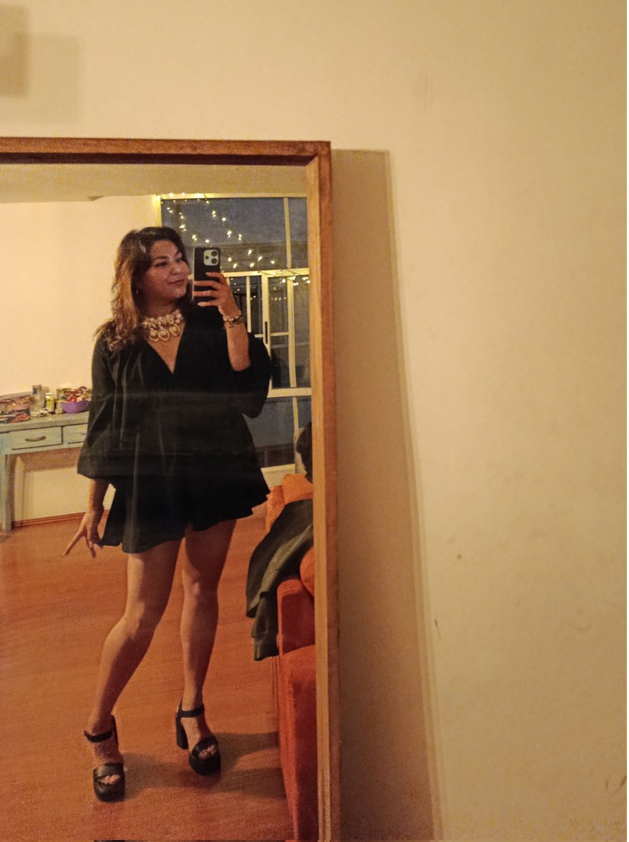 Muy en contra de mi voluntad consciente me dirijo hacia una sala de despecho