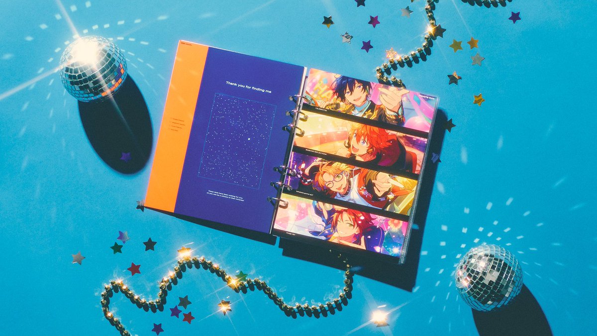 iime_info's tweet photo. ⭑あんさんぶるスターズ！！⭑
　𝟭𝟬𝙩𝙝 𝘼𝙣𝙣𝙞𝙫𝙚𝙧𝙨𝙖𝙧𝙮 𝙂𝙊𝙊𝘿𝙎

アルバムブック ⁀  ₊˚

ユニットメンバー全員の一言メッセージを
記した「アイドルからの手紙」も同封✉️

思いを込めて書き下ろされた
アイドルたちの筆跡にも注目

⋆.*✩

ご予約はこちら🛒
https://t.co/XGlfeAR1ar https://t.co/GN2TqJG4ny