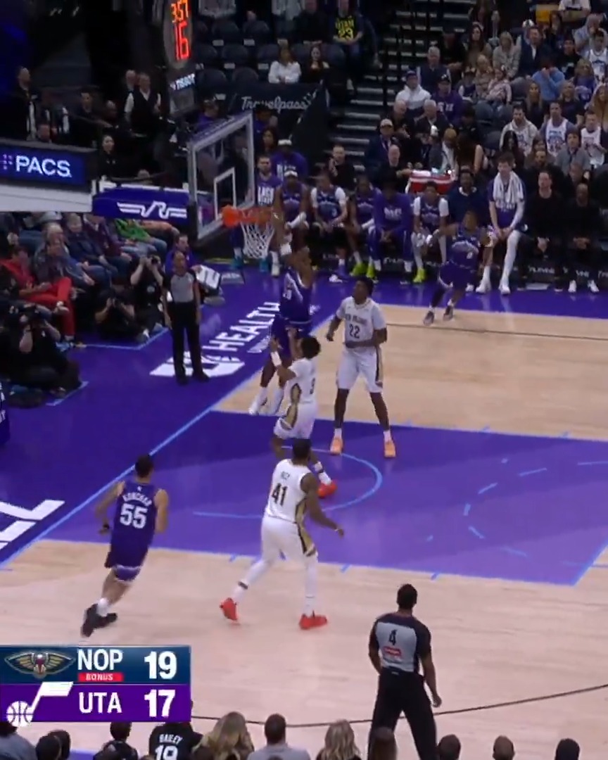 dimin' and dunkin' 😎