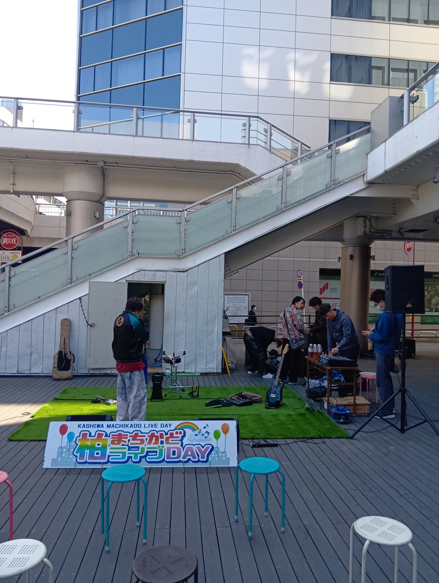 １３時から始まります。今、準備してます🤗今日は柏駅東口ウッドデッキで開催しまーす
＃柏駅　＃柏駅ファミリかしわ
＃ウッドデッキ