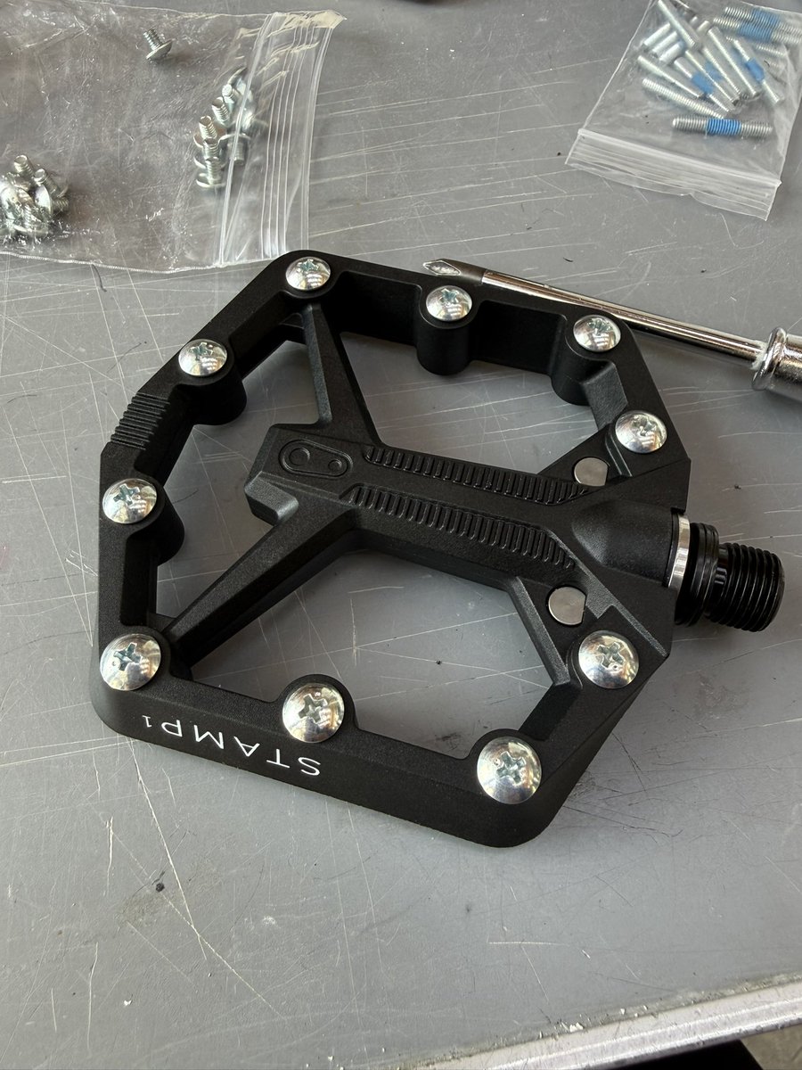MTBにフラペをつけようと思いカンモーでクランクブラザーズのペダルを