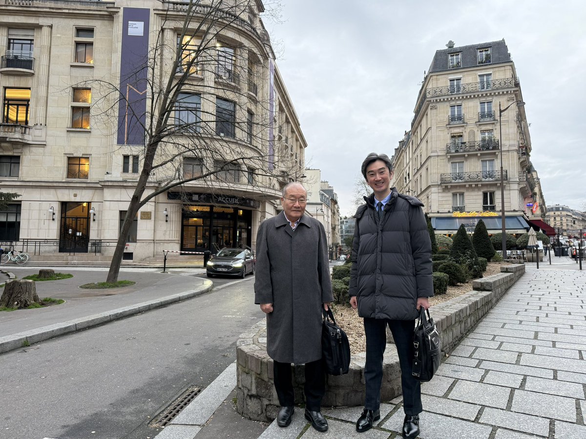 Kakinuma_Lab's tweet photo. 先週はパリでCIRPの冬会議でした❄️3日間でしたが、留学時代の親友と会えたり、ヨーロッパ、アメリカ、カナダの研究者と進めてる共同研究の相談もできて有意義でした〜✨ボスの青山先生と会場前でツーショット記念撮影📷
#CIRP https://t.co/U3V9h7pvaG