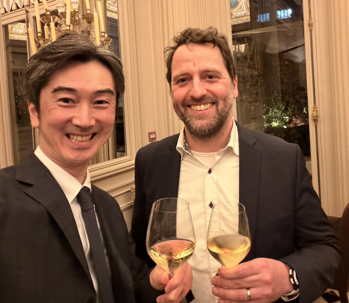 Kakinuma_Lab's tweet photo. 先週はパリでCIRPの冬会議でした❄️3日間でしたが、留学時代の親友と会えたり、ヨーロッパ、アメリカ、カナダの研究者と進めてる共同研究の相談もできて有意義でした〜✨ボスの青山先生と会場前でツーショット記念撮影📷
#CIRP https://t.co/U3V9h7pvaG