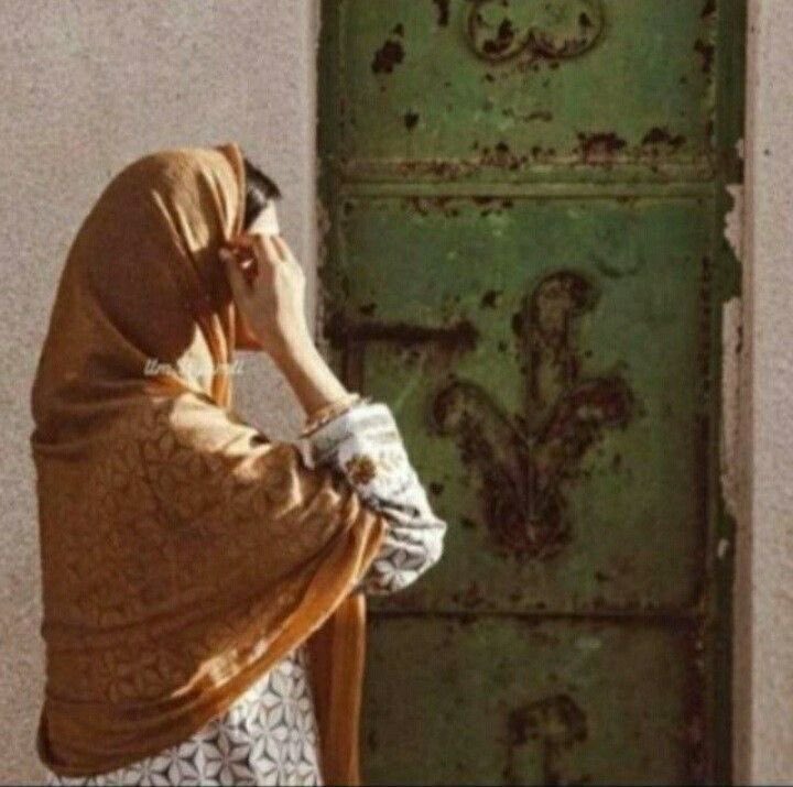 boo7_Almsha3r's tweet photo. #فضفض_بتغريده

ماذا عليّ إذا أتَيتُ لأسألكْ؟ 
و شكوتُ قلبًا بعد هجرك قد هلك
. .
من يقنع الآمال أنك لستَ لي
أو يقنعُ الآلام أني لستُ لك
. .
وعدتني بأن صدركَ منزلي
إذا الليالي السّود أغلقنَ الفّلك
. . 
ها هُن سودٌ مُقفراتٌ جِئنَ لي 
أين الوعودَ و أين عنّي منزلك ؟؟ https://t.co/dukJ0JjFs8