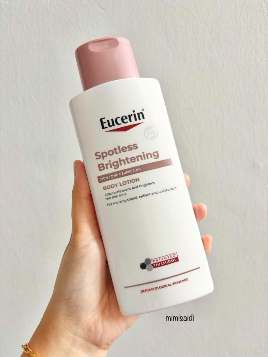 theothermimi_'s tweet photo. THANK YOU AKAK YANG VIRALKAN LOTION EUCERIN NI TAK SAMPAI SEBULAN PAKAI PUTIH MELEPAK DAH BADAN AKU 😭😭

Parut gatal yang dah hitam2 kat tangan tu pun pudar sekali weh. Cerah dia sekata tau rasa macam bersalin kulit baru. Glow up teroks!! https://t.co/WxkltI3bai
