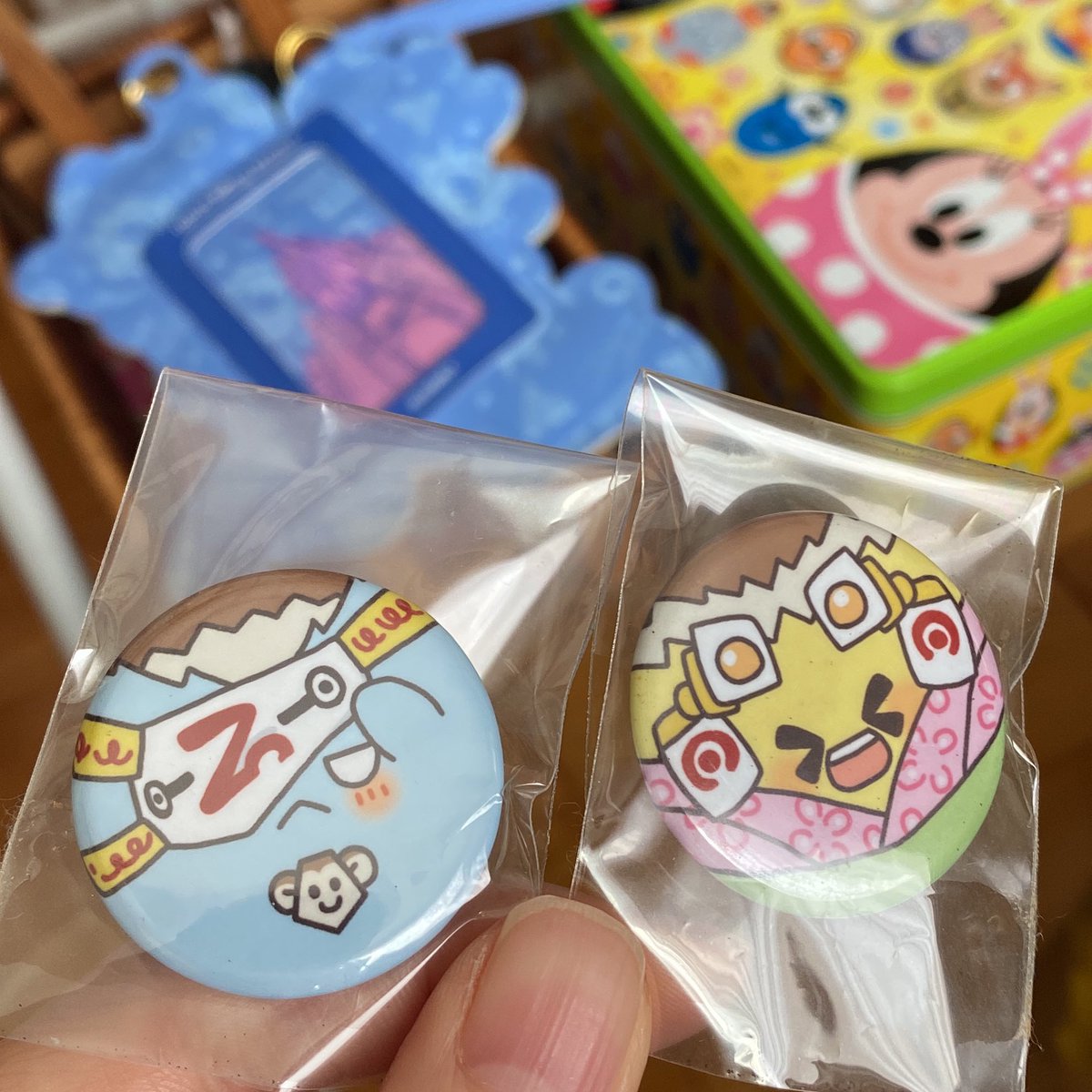 rcncty's tweet photo. 実家の部屋掃除してたらすごく懐かしいの出てきた！お猿さん描いてあるから申年の時かな？ https://t.co/BeYFG4eCin