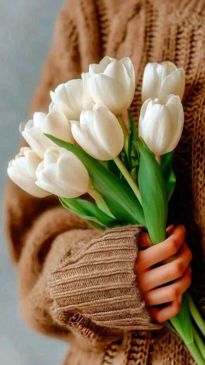لا تحزنيِ ..
إنّ الدّروب كثيرة 
والله يختارُ الطريقَ الأجمل . 💛🌻