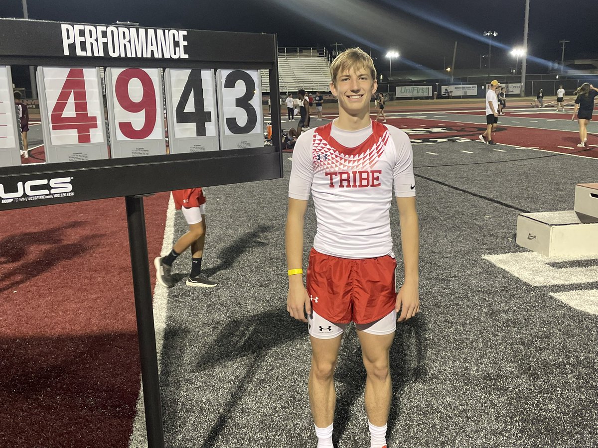 jimned_xctf's tweet photo. Congratulations to Co. Carlisle (11th) on new personal best, and NEW SCHOOL RECORD in the 400m!!! https://t.co/5ra2WdR5Zd