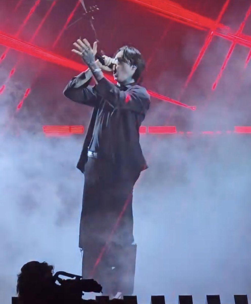 Yes — fancy cuts pants are back 😅
